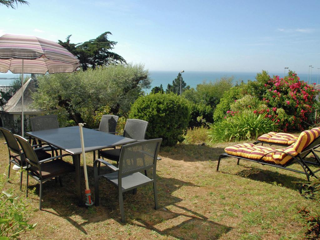 Beautiful Holiday Home With Sea View In Erquy Værelse billede
